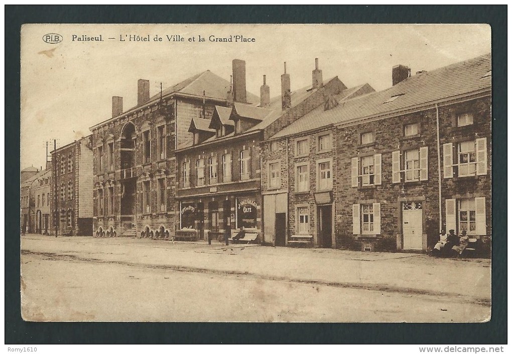 Paliseul. L'Hôtel De Ville Et La Grand'Place. - Paliseul