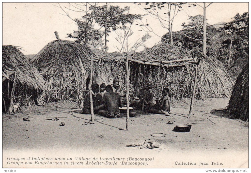Boucongos : Groupes D'indigènes Dans Un Village De Travailleurs - Centrafricaine (République)