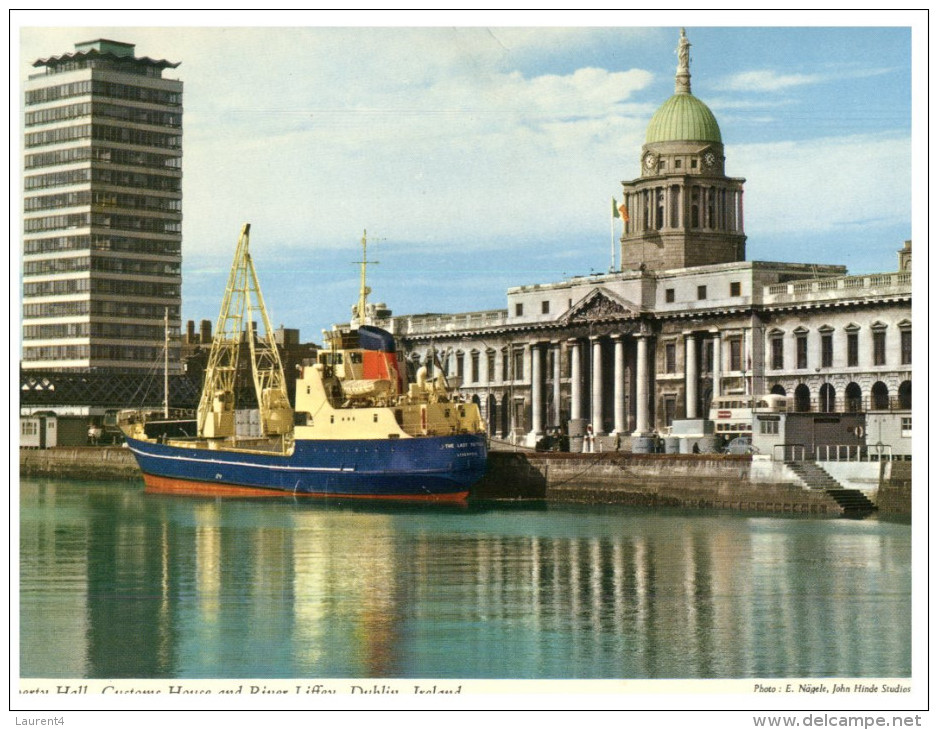 (PH 111) Shipping - Boat - Bateaux - Ireland - Dublin Custom House And Boat - Remorqueurs