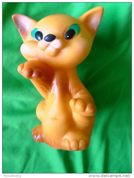 Vintage USSR Rubber Toy FOX Cat W. Green Eyes 1970s - 1980s - Soviet Union Toys - Katten