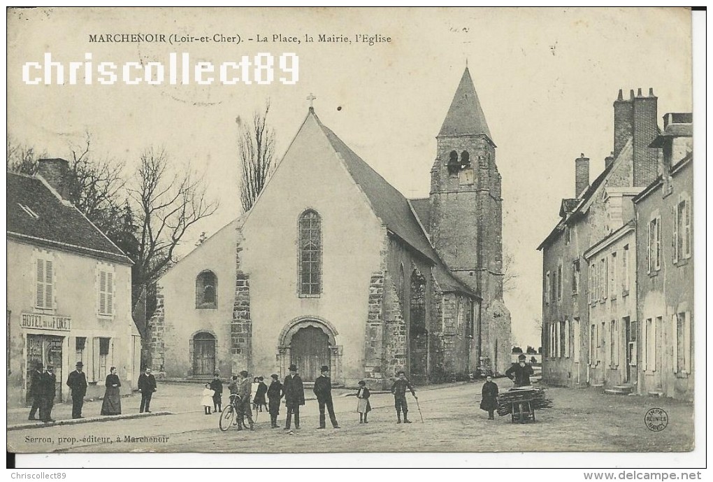 Carte Postale : Marchenoir - La Place , La Mairie , L'Eglise - Marchenoir