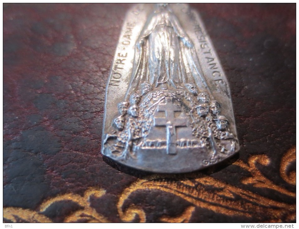 PENDENTIF  - NOTRE DAME DE LA RESISTANCE -VOIR PHOTOS - Pendentifs