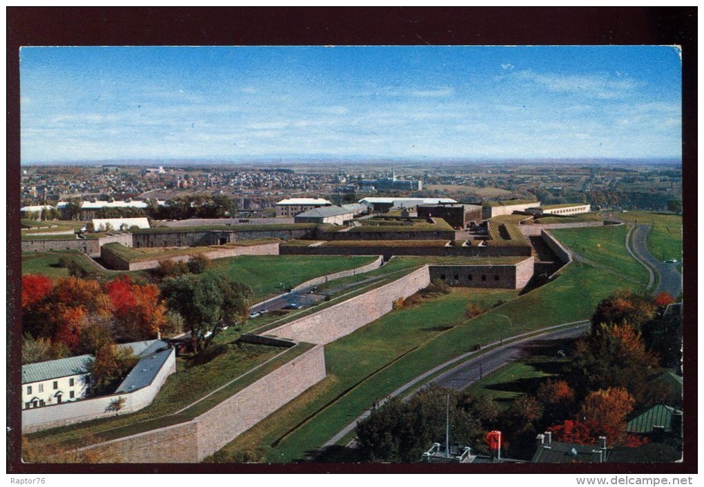 CPM Non écrite Canada QUEBEC Coup D'oeil Sur La Citadelle - Québec - La Citadelle