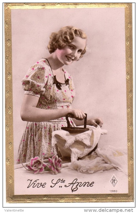 VIVE SAINT ANNE - Repasseuse   -  Carte Photo Vers 1950 - Autres & Non Classés
