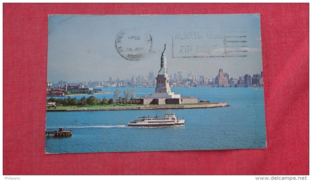 - New York> New York City > Statue Of Liberty Liberty Island  --------------      Ref 1986 - Statue Of Liberty