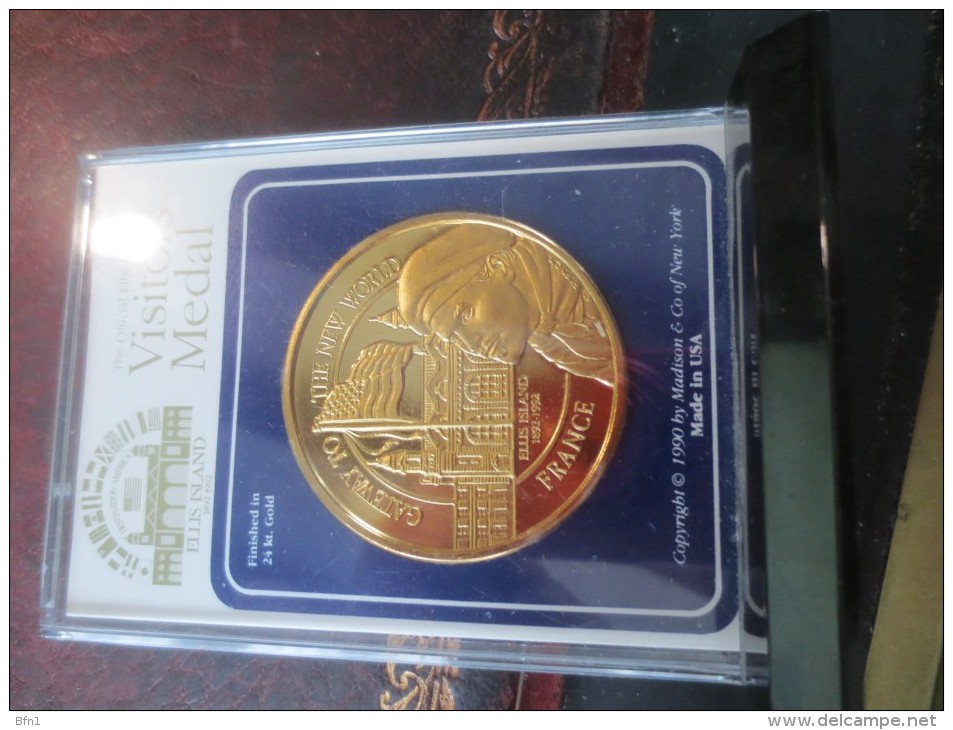 ELLIS ISLAND - VISITORS MEDAL-GATEWAY TO THE NEW WORLD - FRANCE - DORE OR FIN - VOIR PHOTOS - Royaux/De Noblesse