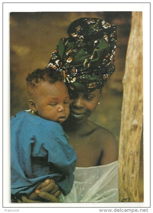 Gambie. The Gambia. Femme Wollof Et Son Bébé - Gambia