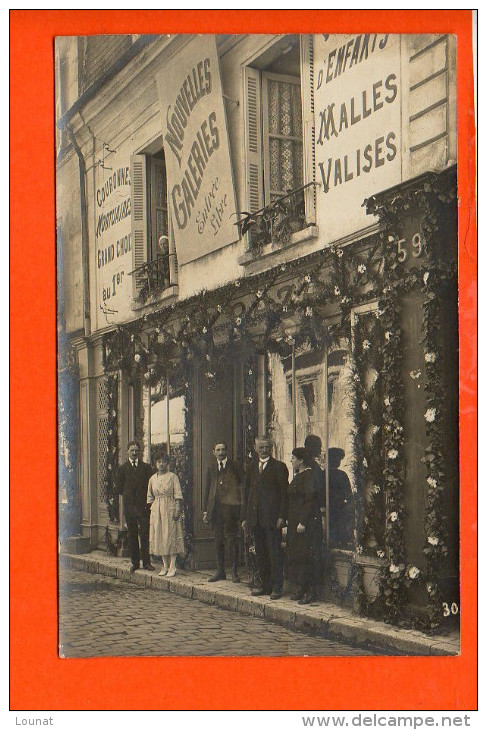 Commerce - Carte Photo à Identifier - Nouvelles Galeries (Touraine) - Malles Valises Couronnes Mortuaires Année 1921 - Magasins