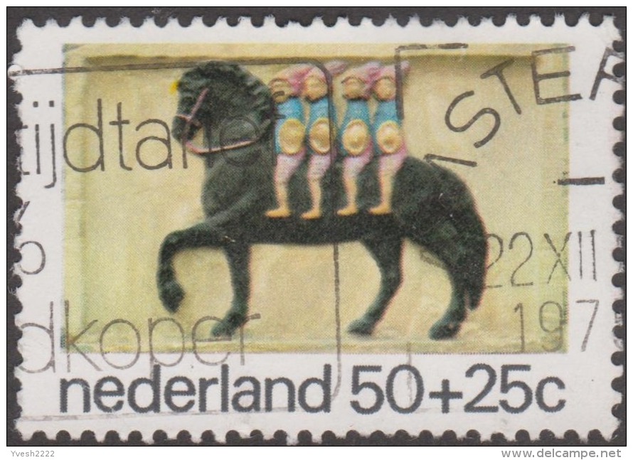 Pays-Bas 1975 Y&T 1032. Trois Nuances Différentes. Les Quatre Fils Aymon Montés Sur Leur Cheval. Sculpture - Paarden