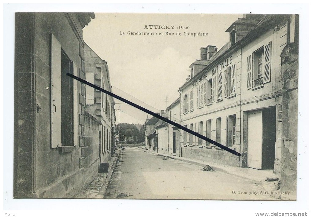 CPA - Attichy - Le Gendarmerie Et Rue De Compiègne - Attichy