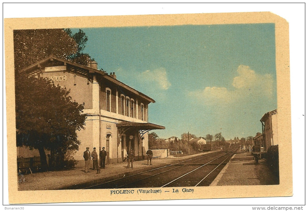 CPA 84 PIOLENC LA GARE INTERIEUR ANIMEE Voir état - Piolenc