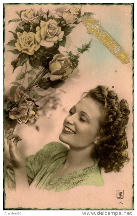 N°1892 MMM 65 VIVE SAINTE CATHERINE  1950 FEMME ET ROSES BLANCHES  LE PARIS 426 - Santa Catalina