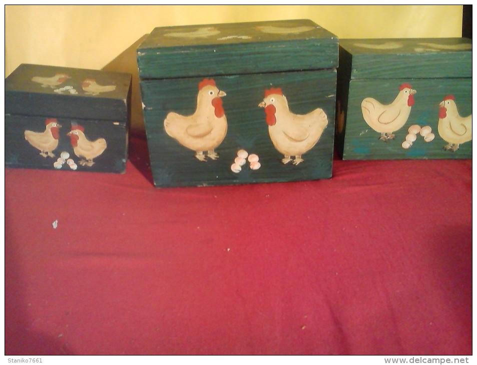 3 BOITES GIGOGNE ANCIENNE EN BOIS POULES AVEC LEURS OEUFS BON ETAT - Boxes