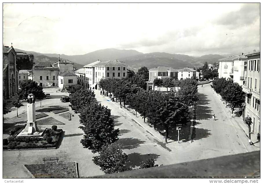 BARDI (PARMA). PIAZZA VITTORIA E SCORCIO PANORAMICO DELLA CITTADINA. CARTOLINA ANNI '50 - Altri & Non Classificati