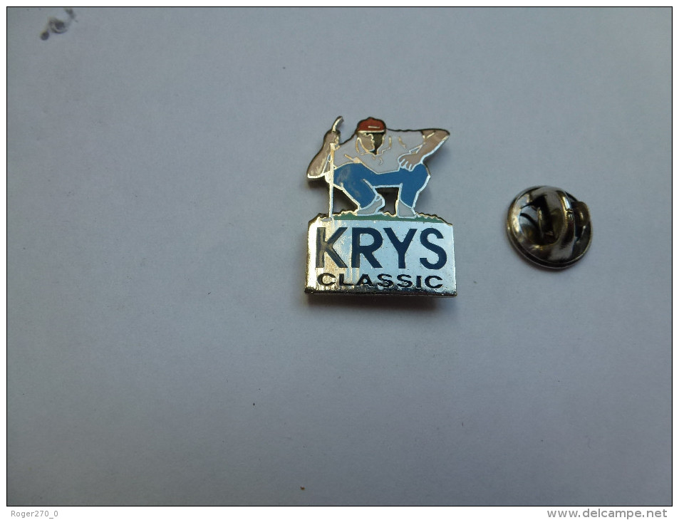 Superbe Pin´s En EGF ,  Golf , Lunettes Krys Classic , Signé Coinderoux - Golf