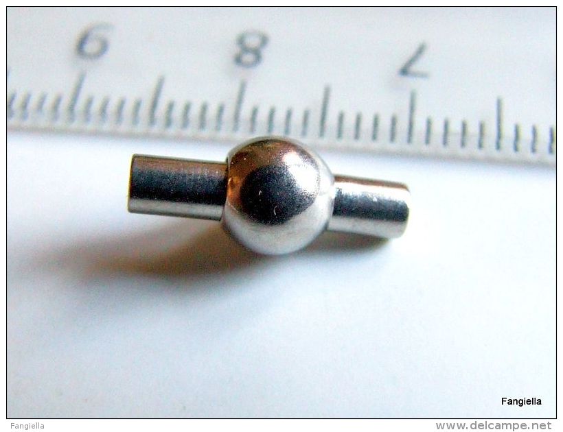 1 Fermoir Aimanté Métal Argenté Sur Laiton Environ 13x6mm Trou 2mm  Fermoir Magnétique Pour Cordon De Cuir De 2mm Ou Bun - Pearls