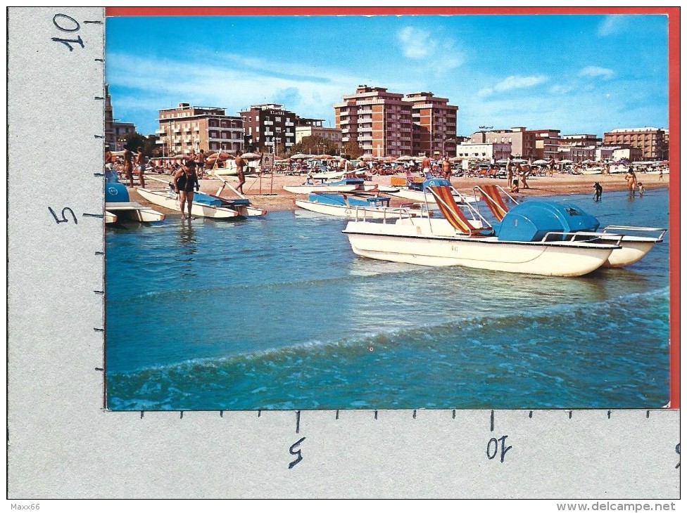 CARTOLINA NV ITALIA - RIMINI - Alberghi E Spiaggia - Pedalò - 10 X 15 - Rimini