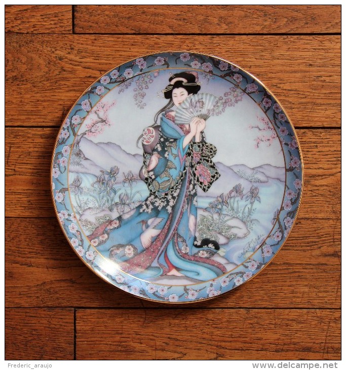 Assiette En Porcelaine Princesse Des Iris - Royal Doulton - Edition Limitée, Article Signée Et Numérotée - Royal Doulton