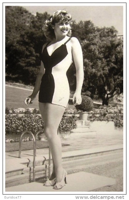 Sexy JOAN BLONDELL Actress PIN UP Postcard - Publisher RWP 2003 (12) - Entertainers