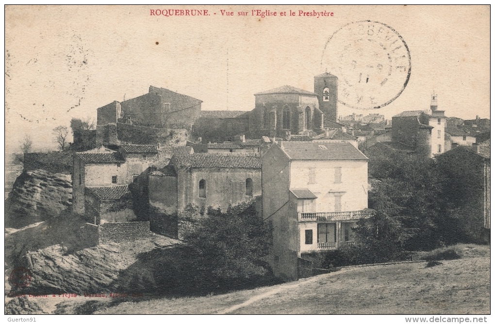 ( CPA 83 )  ROQUEBRUNE  /  Vue Sur L' Église Et Le Presbytère  - - Roquebrune-sur-Argens