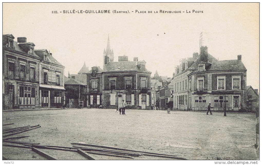 72 - Sillé-le-Guillaume (Sarthe) - Place De La République - La Poste - Sille Le Guillaume