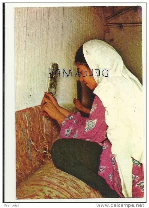 Iran. Girl Weaving Carppe Of Kerman. Tisseuse - Iran