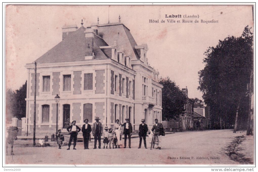 LABRIT - Hôtel De Ville Et Route De Roquefort -ed. P. Aldebert - Labrit