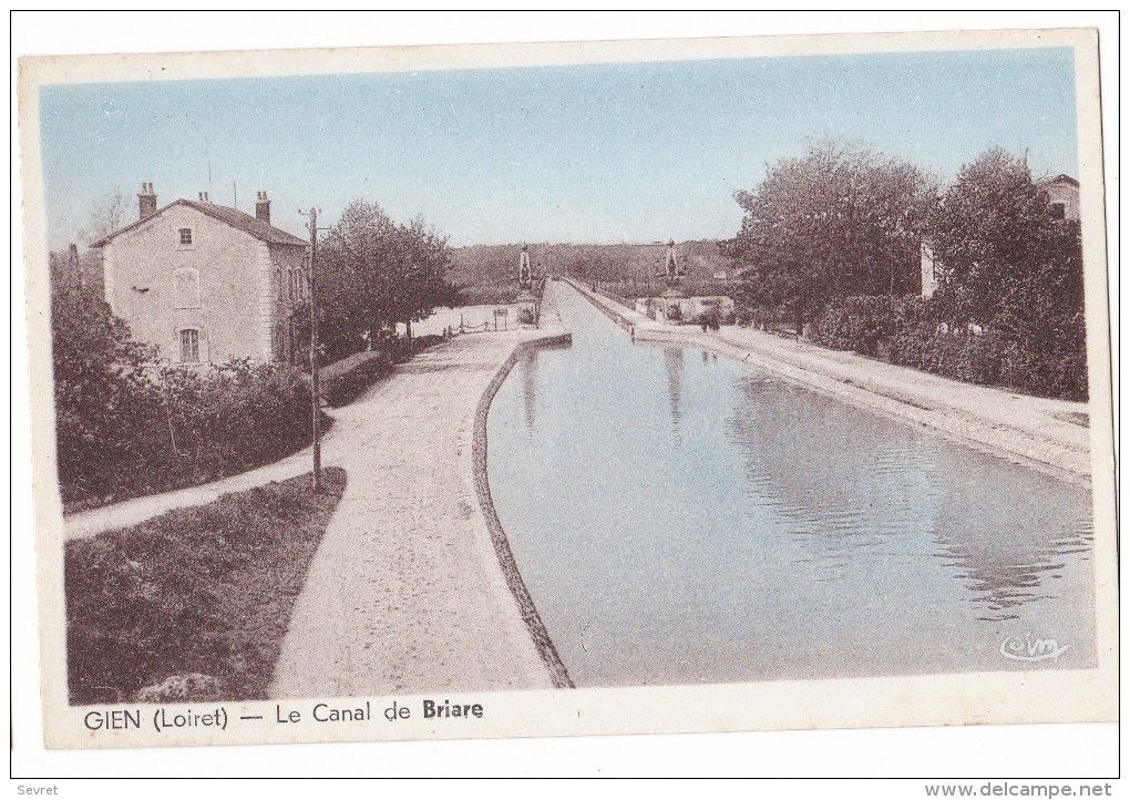 GIEN  - Le Canal De Briare. - Gien