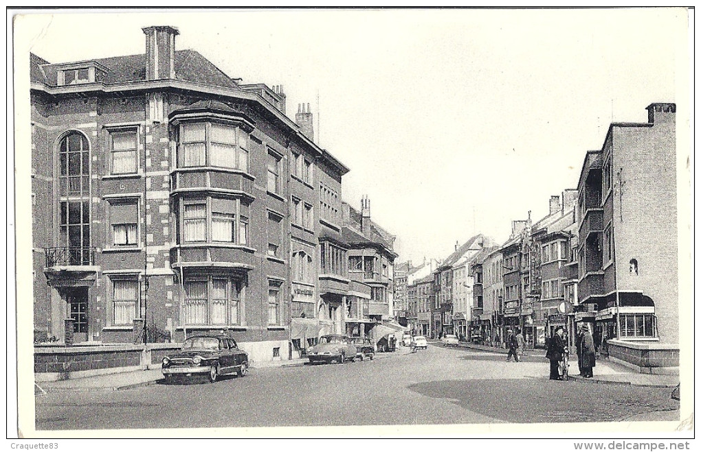 WAVRE   RUE DU PONT   BELLE CARTE PHOTO ANIMEE  DS  VOITURES - Wavre