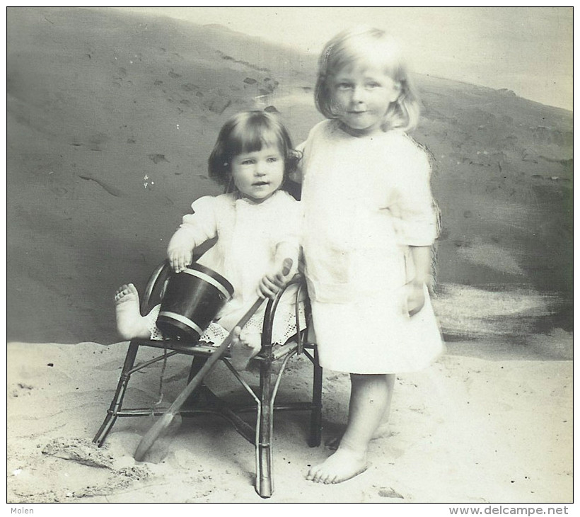 CARTE PHOTO FOTOKAART 2 ZUSJES 1914 STUDIO HOUTART LAUREYS BLANKENBERGE HEIST NICE - SURREALISME Jouet Jeux 095 - Heist