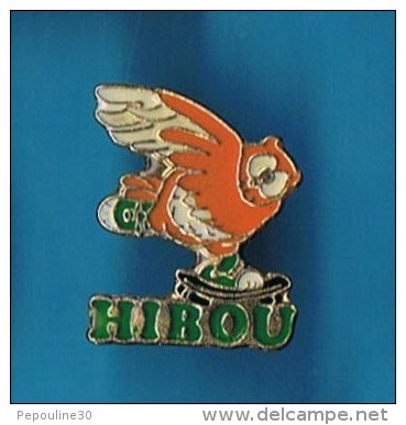 PIN´S //   ** HIBOU ** EN BASKETS SUR SKATEBOARD **  . (TOSCA ) - Skateboard