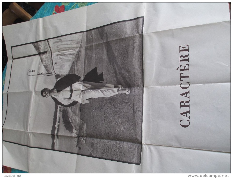 Sachet Contenant Une Affiche En Bristol, Pliée En 16 Pages/Mode/CARACTERE/vers 1960-70 ?     MOD32 - Textile & Vestimentaire