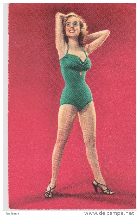 CPSM Femme En Maillot Une Pièce Vert  N°943/4 - Femmes