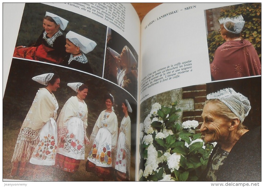 Coiffes et Costumes de Bretagne. Par Pierre Jakez Helias. 1986.