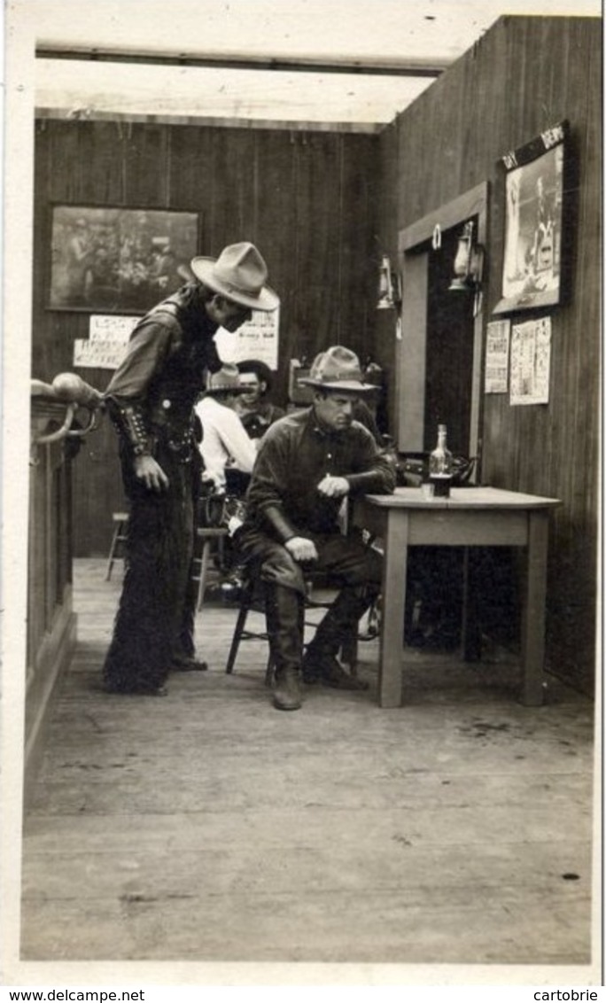 INDIENS - Carte-photo 2 Soldats US Au Saloon - Même Provenance Que Les Photo D'indiens - Indiens D'Amérique Du Nord