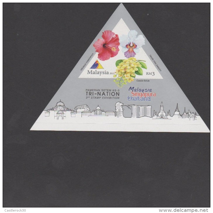 O) 2013 MALAYSIA, TRIANGLE, FLOWERS, PAMERAN SETEM KE-3, MNH - Malesia (1964-...)