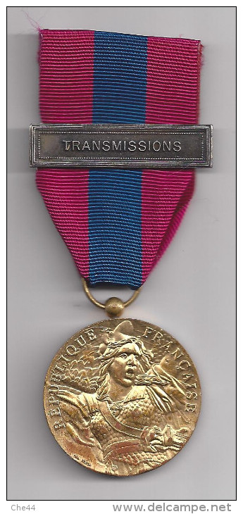 Médaille De Bronze De La Défense Nationale Avec Agrafe Transmissions. ( Voir Commentaires) - France