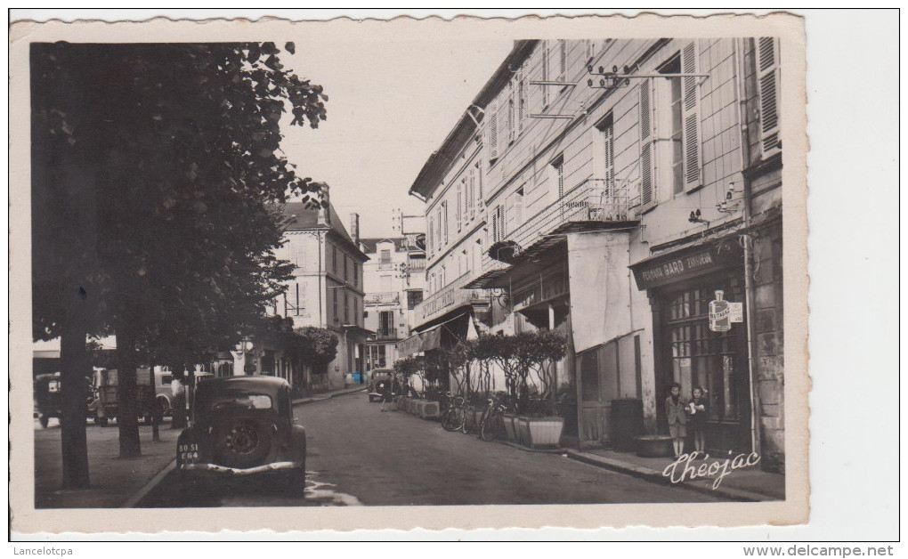 24 - RIBERAC / LES CAFES ET RUE GAMBETTA - Riberac