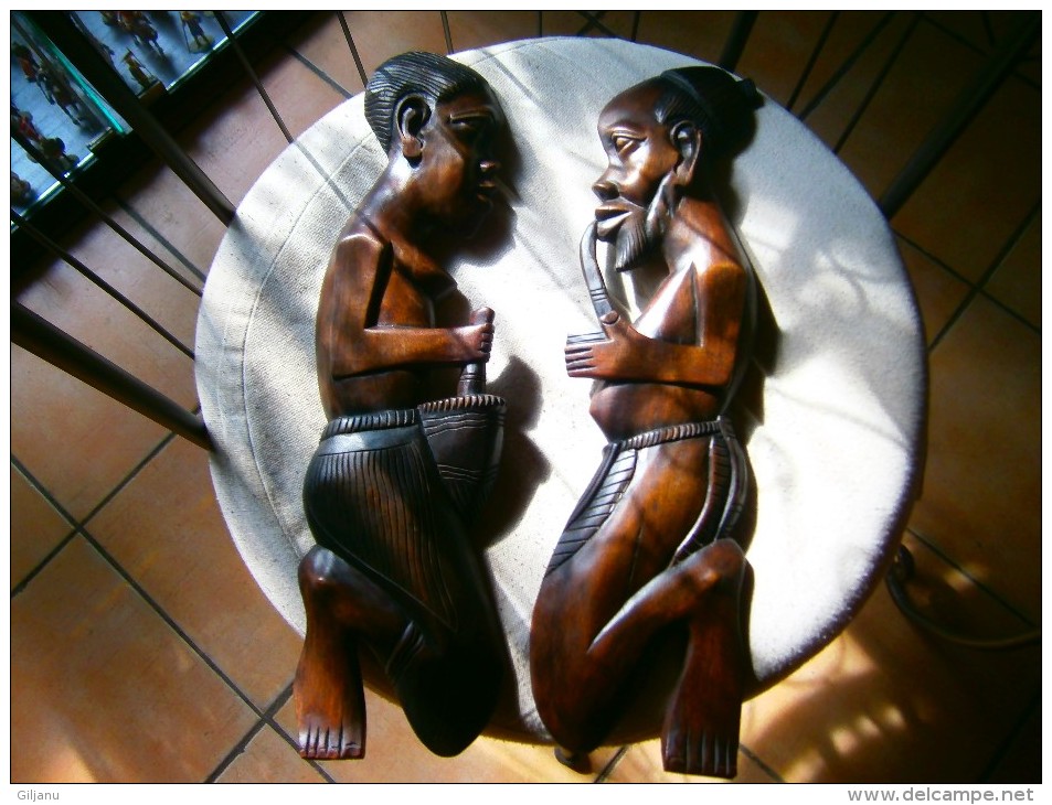 2 STATUETTES BOIS AFRICAINES A ACCROCHER  49 CM - Art Africain