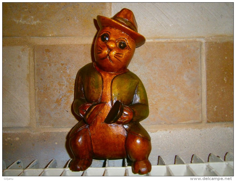 STATUETTE BOIS  CHAT JOUANT MUSIQUE 25 CM - Afrikaanse Kunst