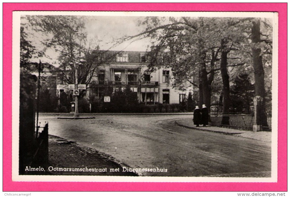 Almelo - Ootmarsumschestraat Met Diaconessenhuis - C. DE JONG - Almelo