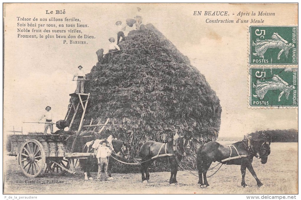 CPA 28 EN BEAUCE LE BLE APRES LA MOISSON CONSTRUCTION D'UNE MEULE (GROS PLAN SCENE AGRICULTURE - Autres & Non Classés