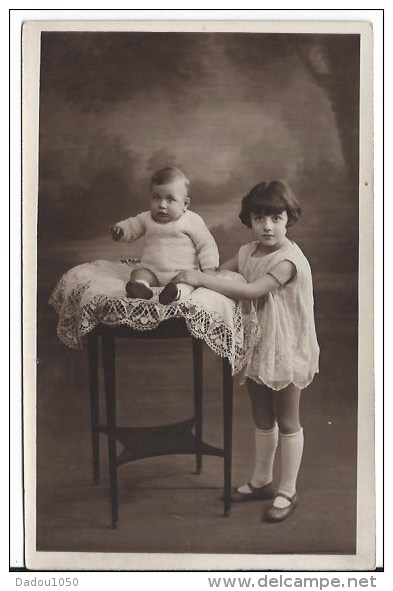 CPA  ,carte Photo Enfants - Fotografia