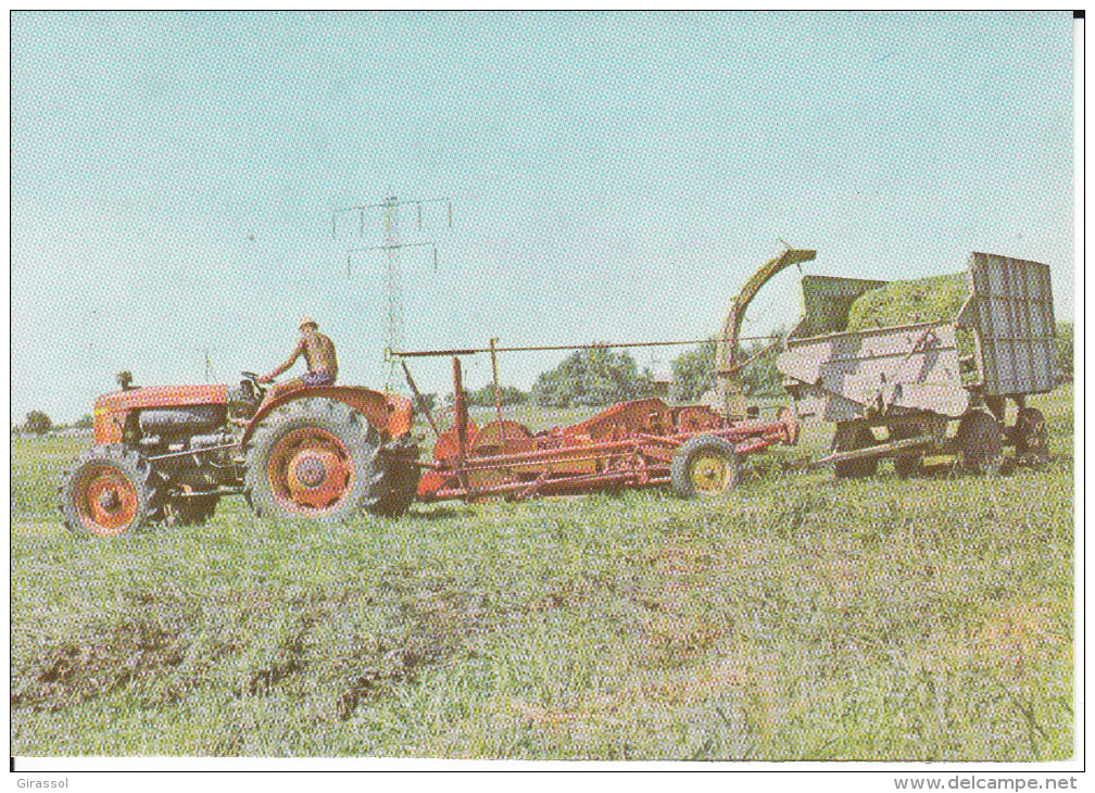 CPSM ISRAEL TRACTEUR  MOISSONNEUSE BATTEUSE MODERN FODDER MACHINES DURING HARVEST MOISSONS - Israël