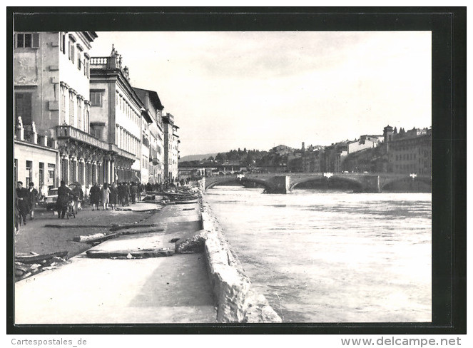 Cartolina Firenze, Hochwasser 5.11.1966, Lungarno Corsini - Firenze (Florence)