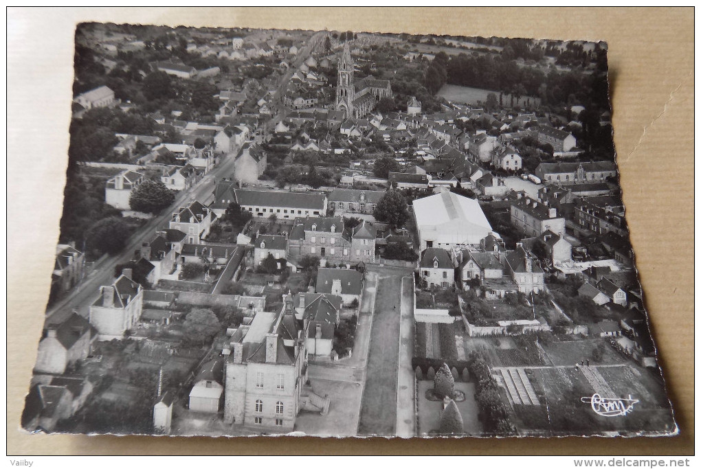 COMBOURG - Vue Aérienne - La Mairie, L'église, La Grande Rue - Combourg