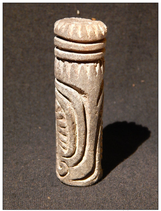 Grand Tampon Cylindre Aux Aux Symboles Magiques. Equateur Précolombien. Pre Columbian Ecuador. - Archéologie