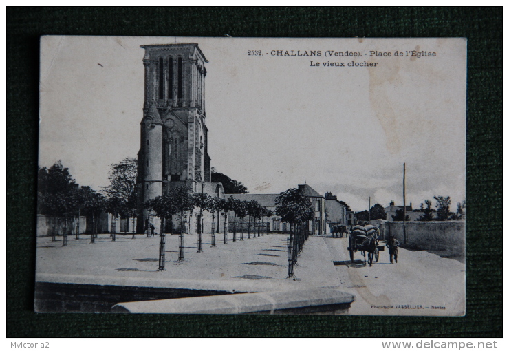 CHALLANS - Place De L'Eglise, Le Vieux Clocher - Challans