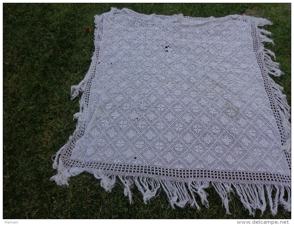 Nappe Ancienne-au Crochet -coton- A Restaurer Ou A Utiliser Pour Confectionner  Robe De Poupee 150x150 Cm - Napperons