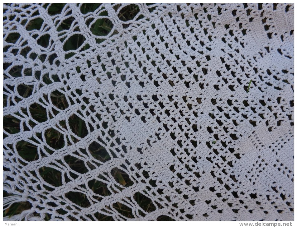 Nappe Ancienne-au Crochet -coton- A Restaurer Ou A Utiliser Pour Confectionner  Robe De Poupee 150x150 Cm - Tafelkleden